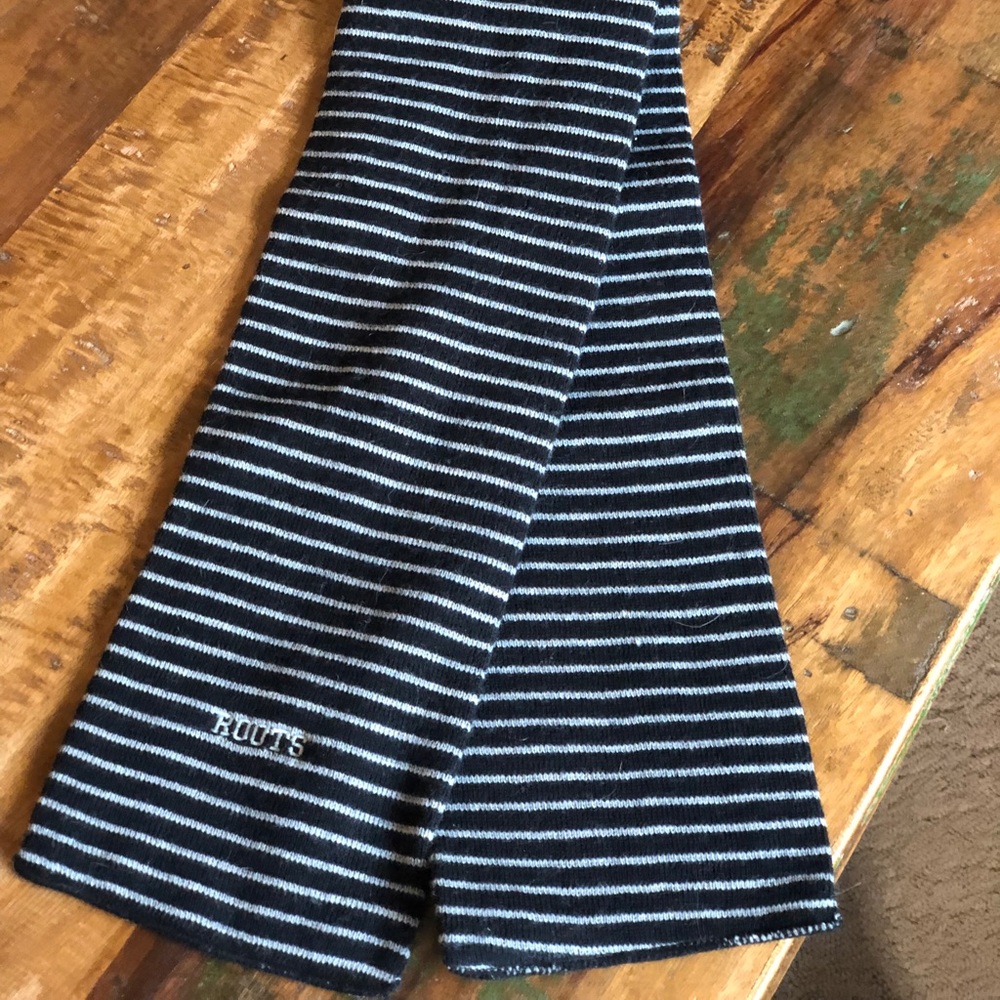 Roots Athletics black and white stripe scarf